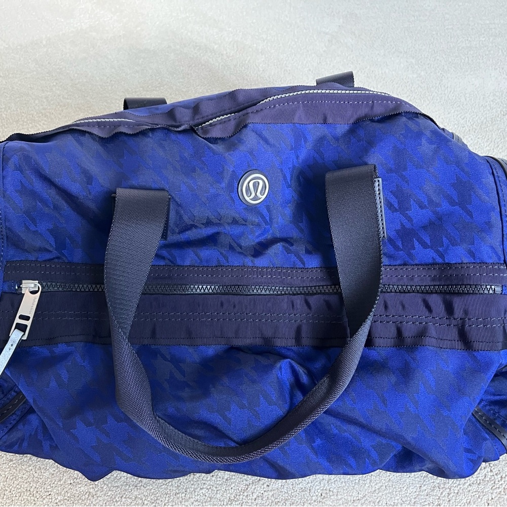 Lulu lemon duffel bag